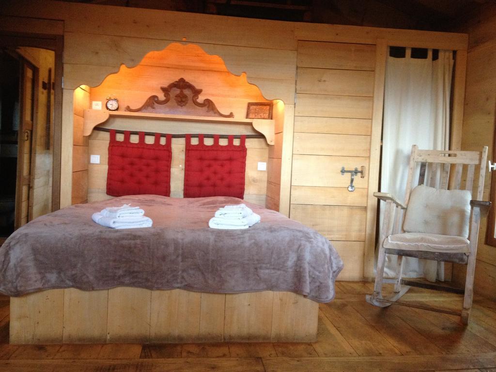 Les Cabanes Du Tertre Urval Экстерьер фото